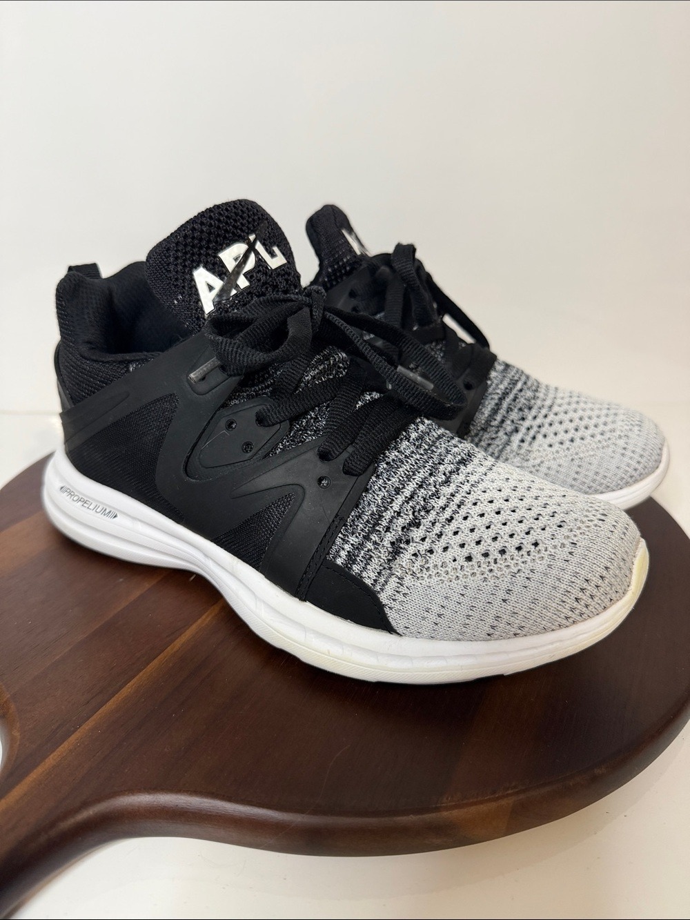 APL Ascend Propelium Running Shoe Black & Gray Size 8